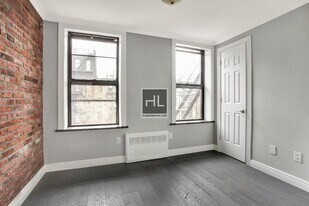 East 5th Street, Unit 3B in New York, NY - Building Photo