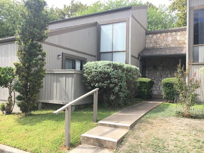 property at 1905 West Ln