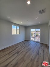 2337 1/2 S Crenshaw Blvd in Los Angeles, CA - Building Photo - Building Photo