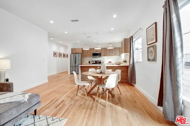 434 N Ogden Dr in Los Angeles, CA - Foto de edificio - Building Photo