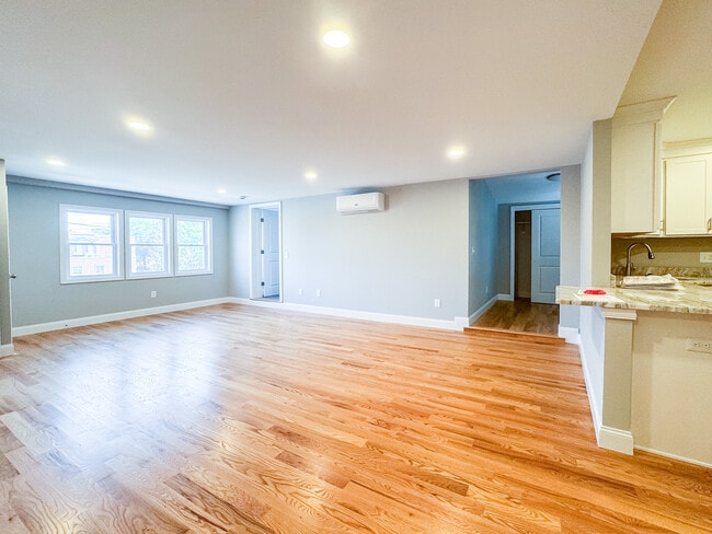 58 Chestnut St, Unit 2 in Chelsea, MA - Foto de edificio - Building Photo