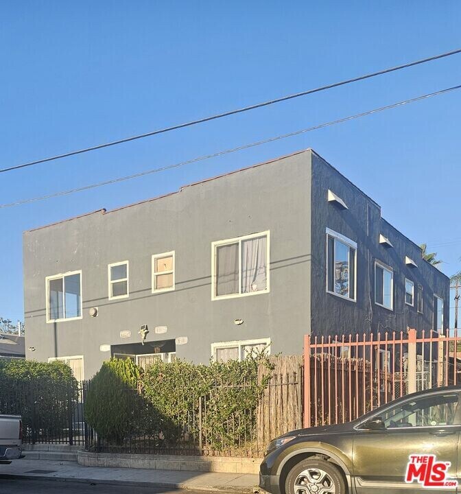 120 N Ave 25 in Los Angeles, CA - Building Photo