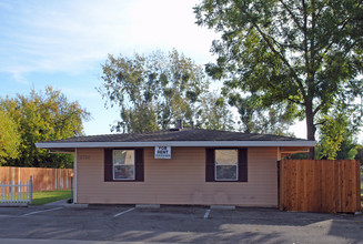 2720 Forrest St in Sacramento, CA - Building Photo - Building Photo