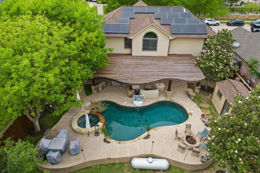 1088 Pondview Dr in Cedar Hill, TX - Building Photo