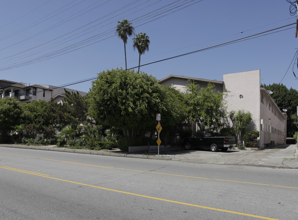 Moorpark Manor in North Hollywood, CA - Building Photo