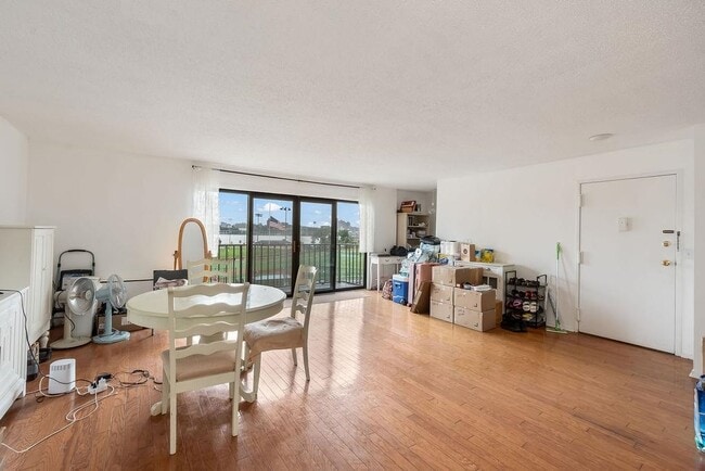 1150 River Rd in Edgewater, NJ - Building Photo - Building Photo