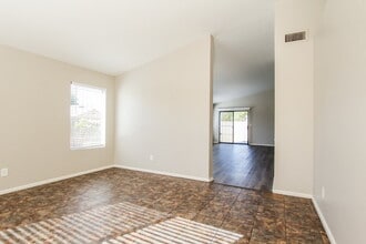 3154 W Via Montoya Dr in Phoenix, AZ - Foto de edificio - Building Photo