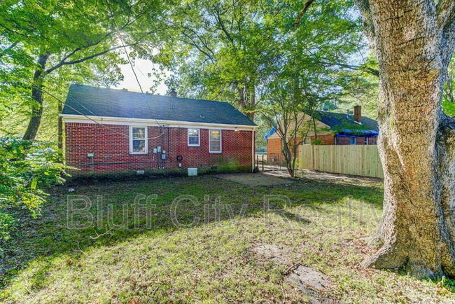 property at 1071 Robin Hood Ln