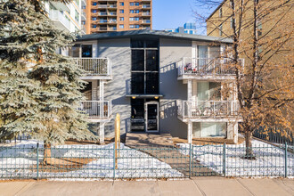 612 14th Ave SW in Calgary, AB - Building Photo - Building Photo