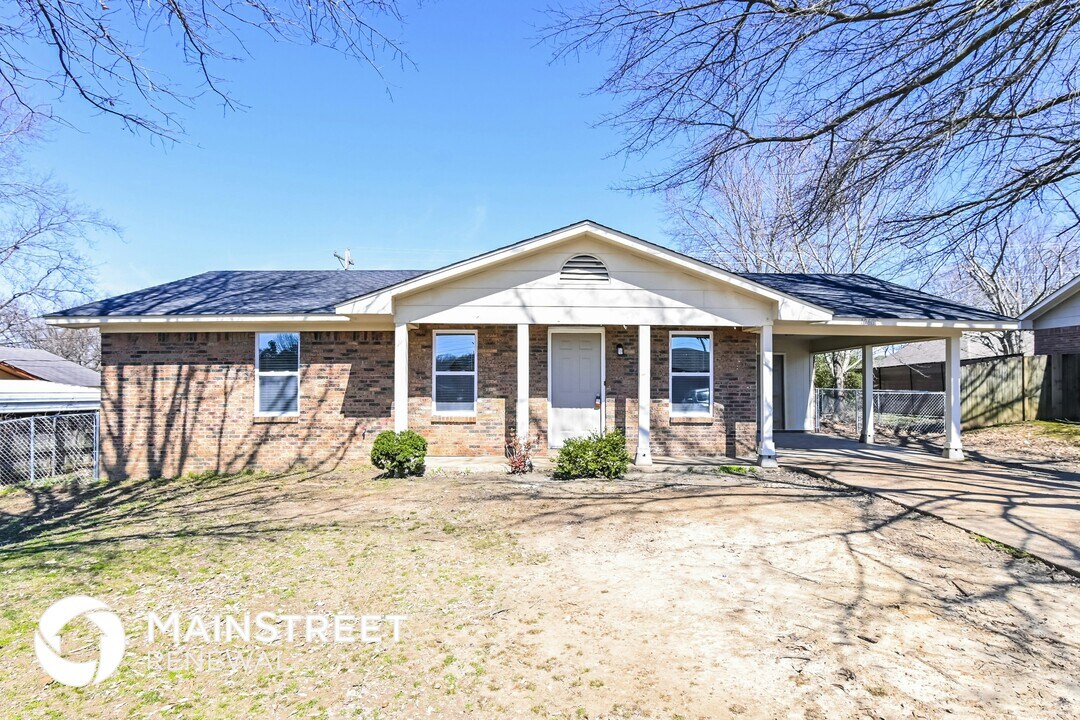 10400 Lafayette Dr in Olive Branch, MS - Building Photo