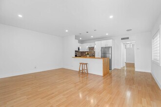 116 Salisbury E in West Palm Beach, FL - Building Photo - Building Photo