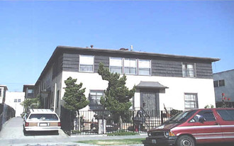 1042 N Normandie Ave Apartamentos