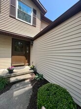 9672 E Idlewood Dr in Twinsburg, OH - Building Photo - Building Photo