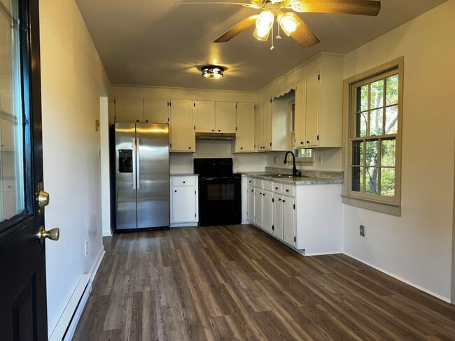 property at 102 Busbee Ct