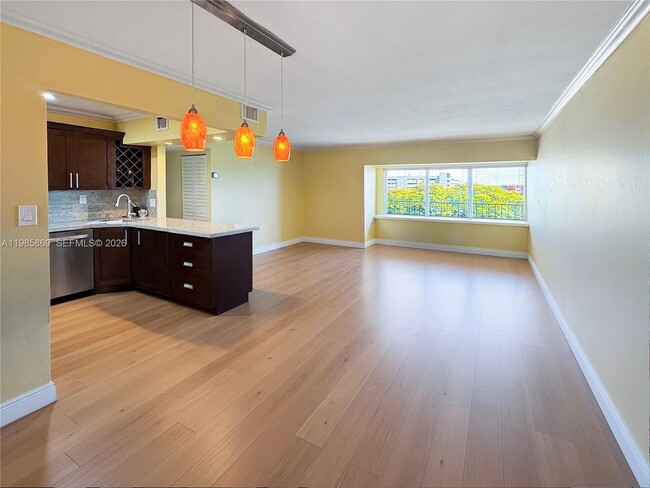 4525 W 20th Ave in Hialeah, FL - Building Photo - Building Photo