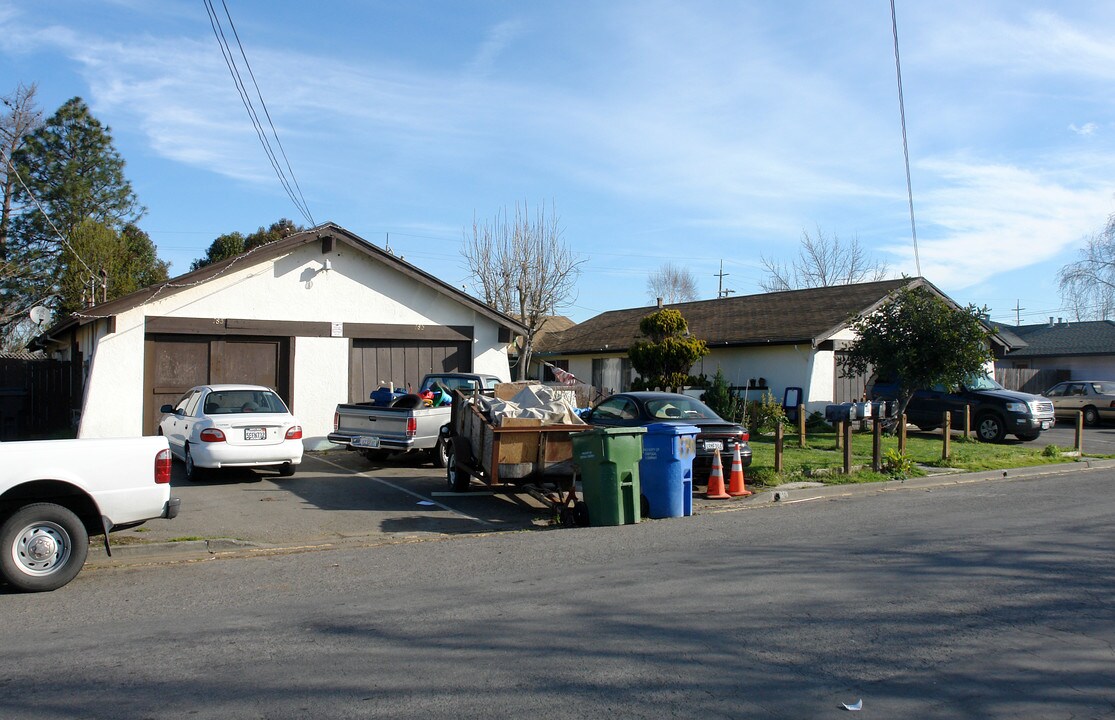 183 Barbara Dr in Santa Rosa, CA - Foto de edificio