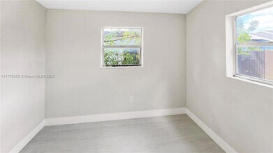 1557 NW 66th St in Miami, FL - Building Photo - Building Photo