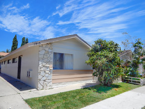 1915 E Grove Ave in Orange, CA - Building Photo - Primary Photo