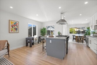 652 Myrtle Ave in South San Francisco, CA - Building Photo - Building Photo