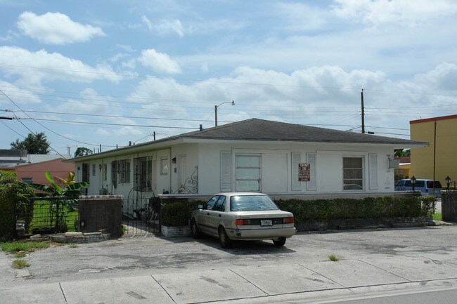 6440 W Flagler St in Miami, FL - Foto de edificio - Building Photo