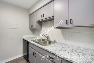 1619 Fraternity Village Dr in Kalamazoo, MI - Foto de edificio - Building Photo