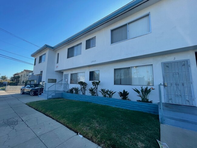 1905 Claudina Ave in Los Angeles, CA - Foto de edificio - Building Photo