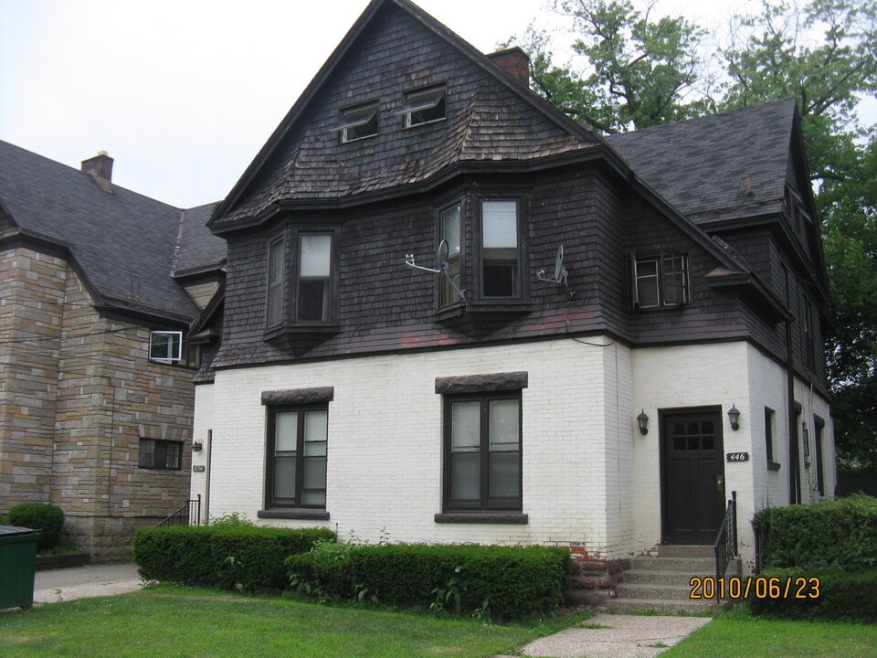 450 W 9th St in Erie, PA - Building Photo