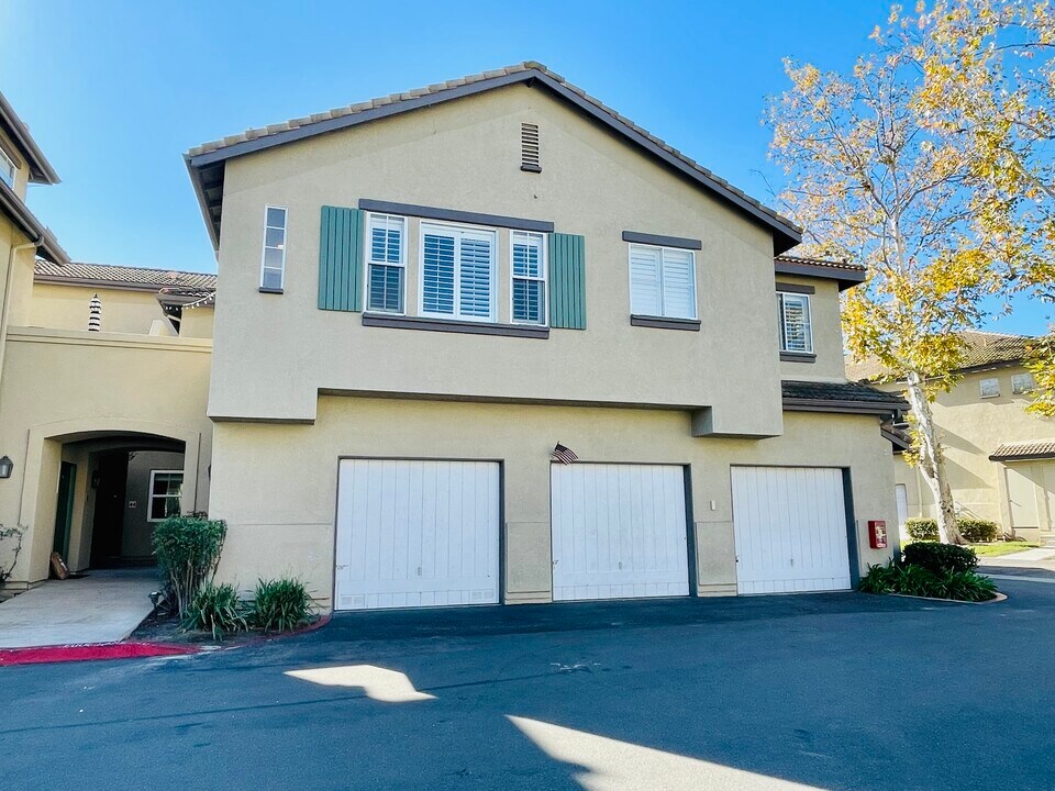 40 Mesquite in Trabuco Canyon, CA - Foto de edificio
