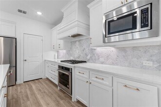 523 Cobblestone Ln in Irving, TX - Building Photo - Building Photo