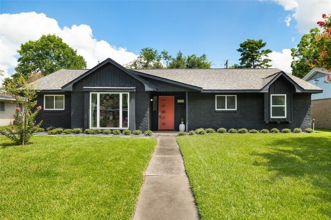 5450 Birdwood Rd in Houston, TX - Building Photo - Building Photo