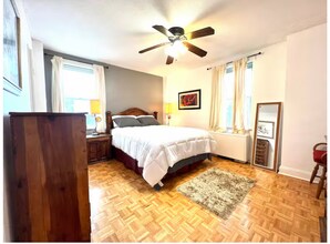 300 Peachtree St NE in Atlanta, GA - Foto de edificio - Building Photo