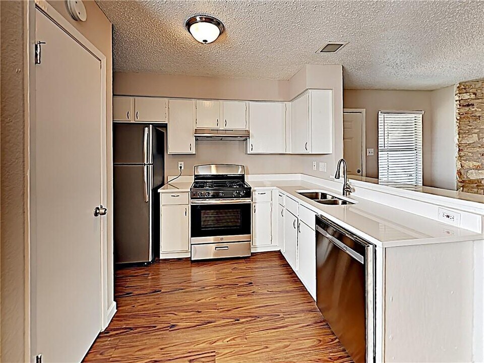 9901 Roxanna Dr-Unit -D in Austin, TX - Foto de edificio