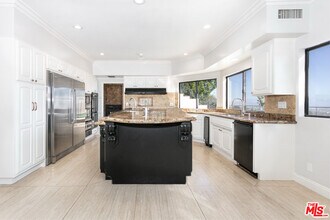 7962 Oceanus Dr in Los Angeles, CA - Building Photo - Building Photo