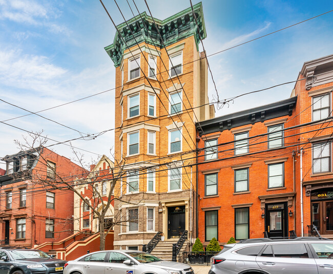 635 Garden St in Hoboken, NJ - Foto de edificio - Building Photo