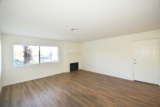 5617 Woodman Ave in Los Angeles, CA - Building Photo - Building Photo