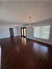 16746 Waters Edge Dr in Weston, FL - Building Photo - Building Photo