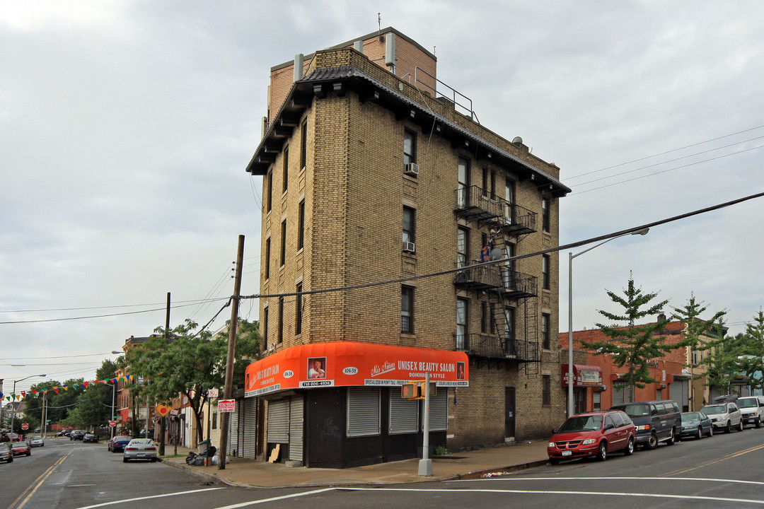 106-38 150th St in Jamaica, NY - Building Photo