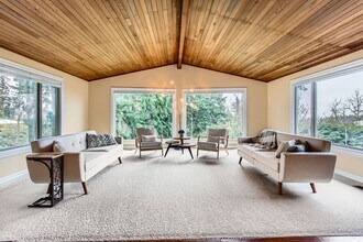 21240 S Wisteria Rd in West Linn, OR - Building Photo - Building Photo