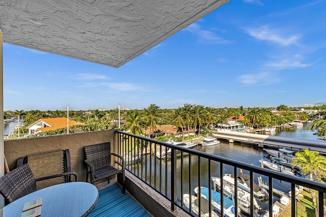 1421 S Ocean Blvd in Pompano Beach, FL - Foto de edificio - Building Photo