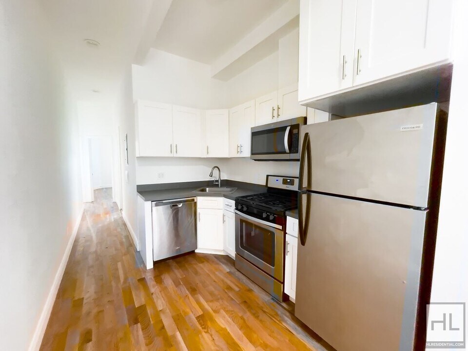 WYCKOFF AVENUE in Brooklyn, NY - Building Photo