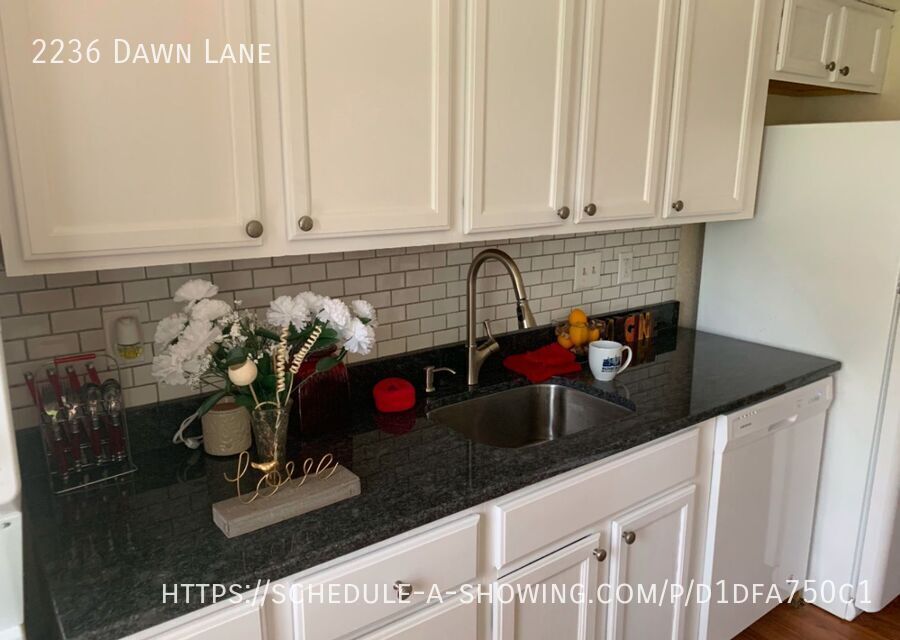 2236 Dawn Ln in Temple Hills, MD - Building Photo