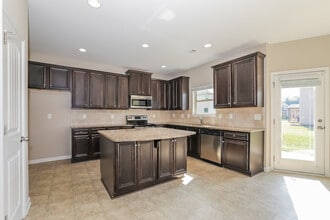 110 Trevers Lake Dr in Covington, GA - Building Photo - Building Photo