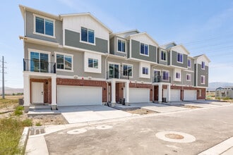 4201 W Dead Horse Ct in Riverton, UT - Foto de edificio - Building Photo