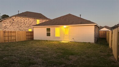 9343 Speckled Trout Dr in Baytown, TX - Building Photo - Building Photo