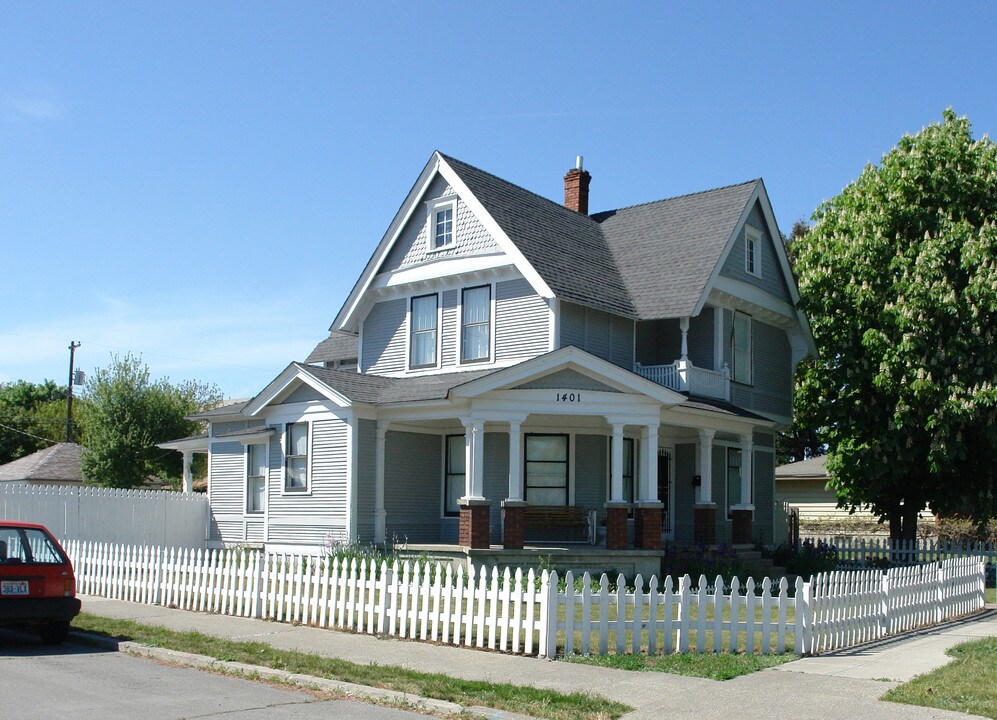 1401 N Post St in Spokane, WA - Foto de edificio