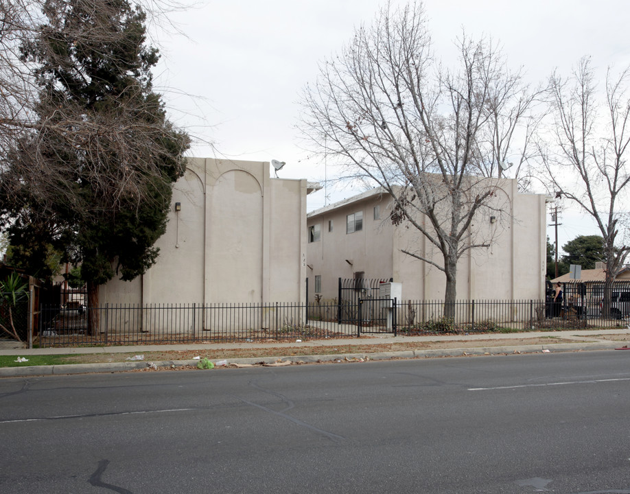 328-330 Monterey St in Bakersfield, CA - Foto de edificio