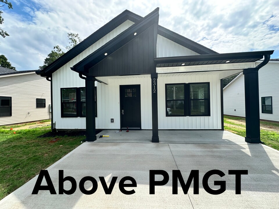 2312 Wellington Rd in Spartanburg, SC - Building Photo