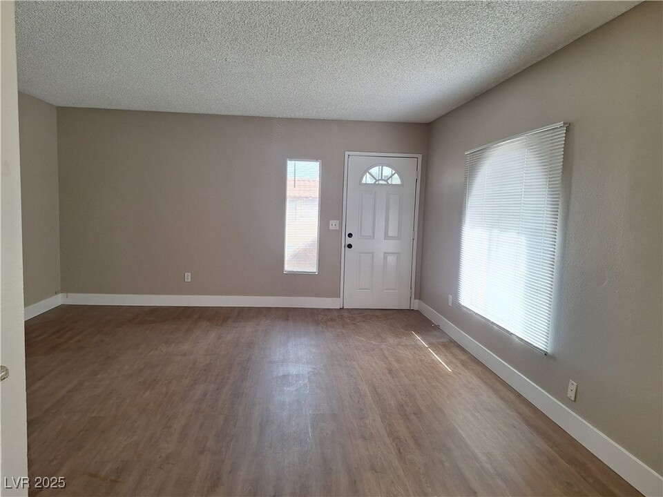 1446 Garden Cir in Las Vegas, NV - Foto de edificio