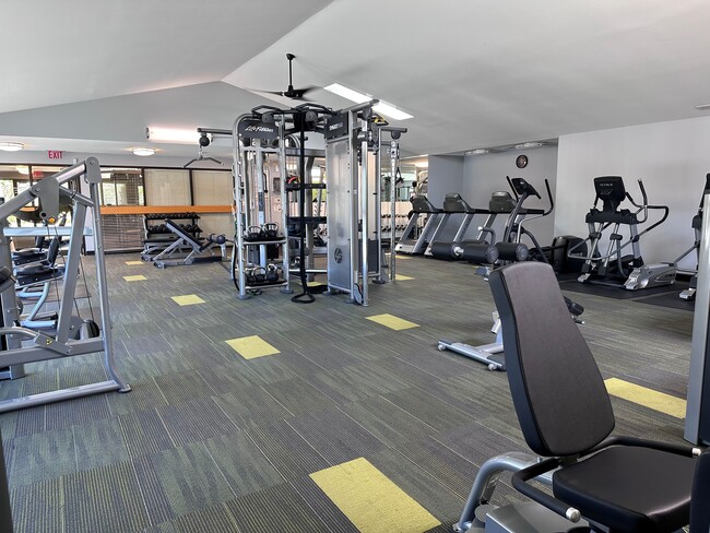 Remington Place Apartments in Schaumburg, IL - Building Photo - Building Photo