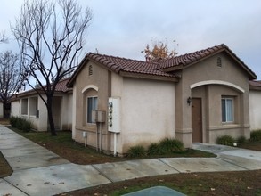 2213 Cullen Ct in Bakersfield, CA - Building Photo - Building Photo